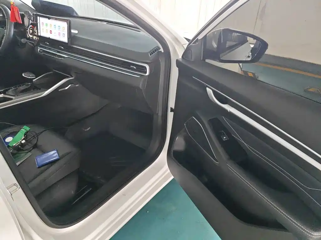 Geely Emgrand — миниатюра 19