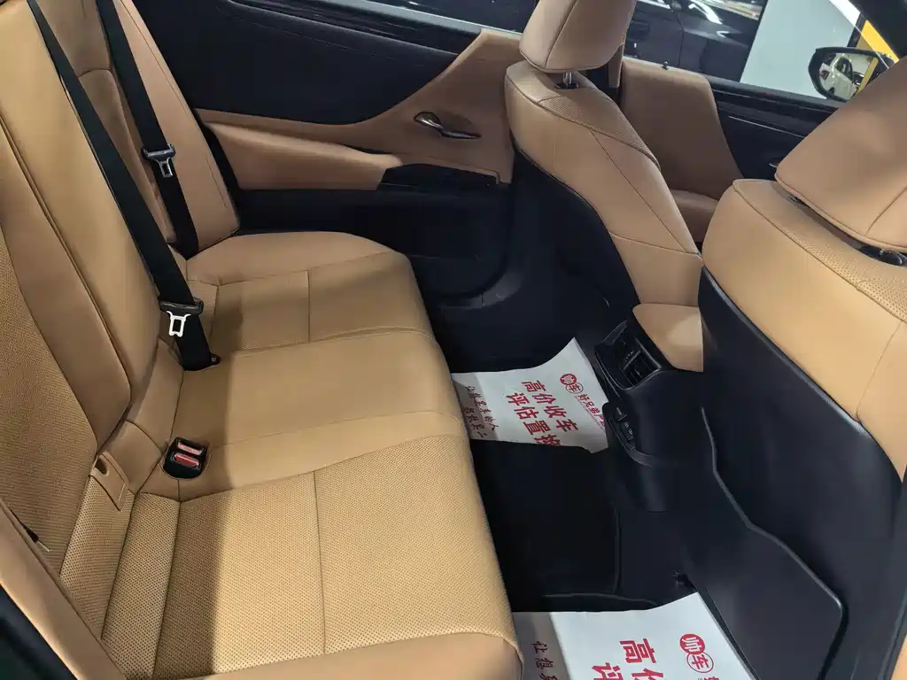 Lexus ES — миниатюра 9