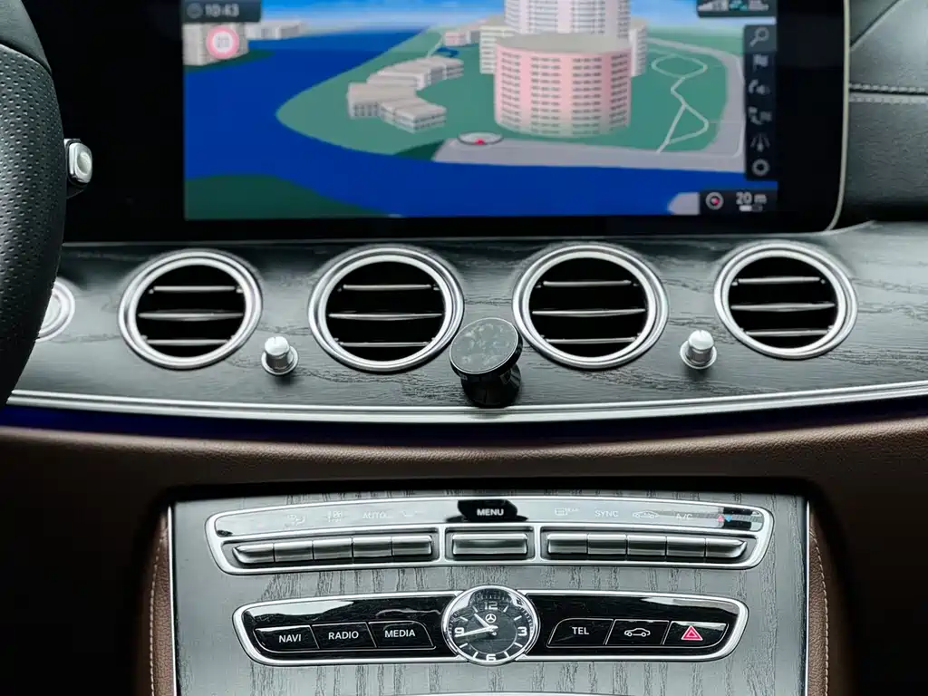 MERCEDES-BENZ E CLASS