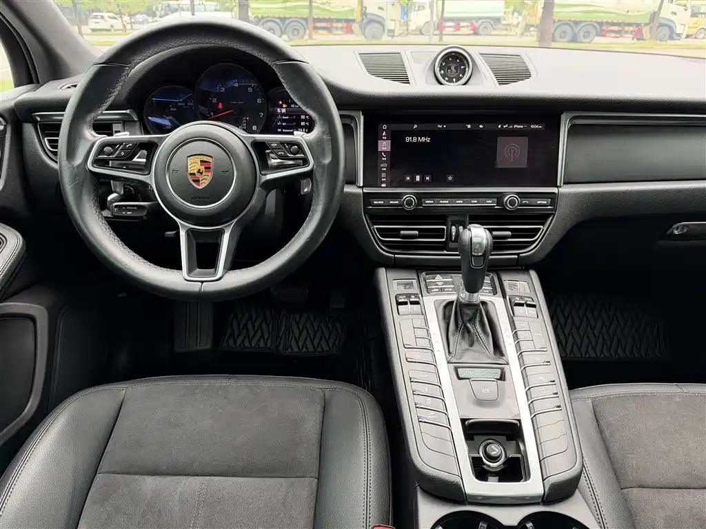 Porsche Macan — миниатюра 22
