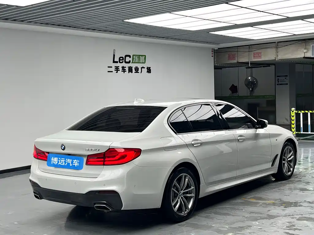 BMW 5 Series — миниатюра 9