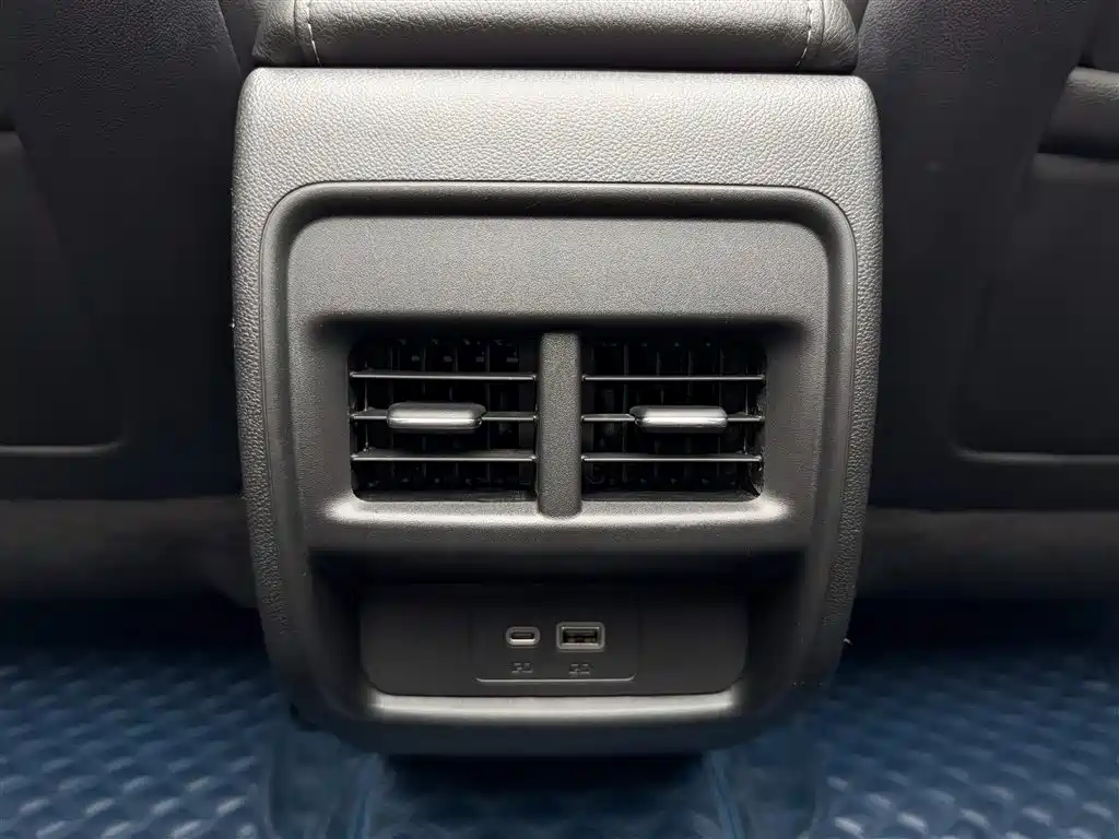 Cadillac XT4 — миниатюра 26