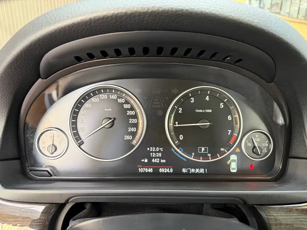 BMW 5 Series — миниатюра 12