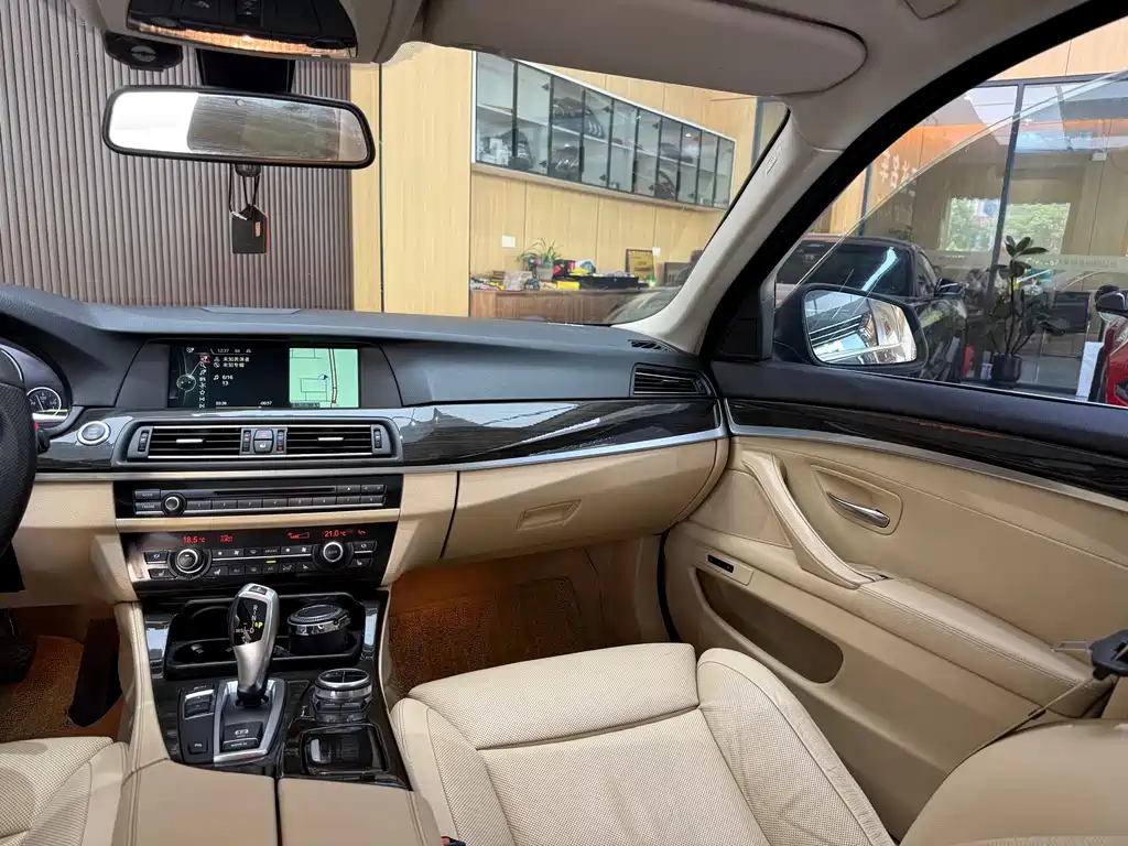 BMW 5 Series — миниатюра 20