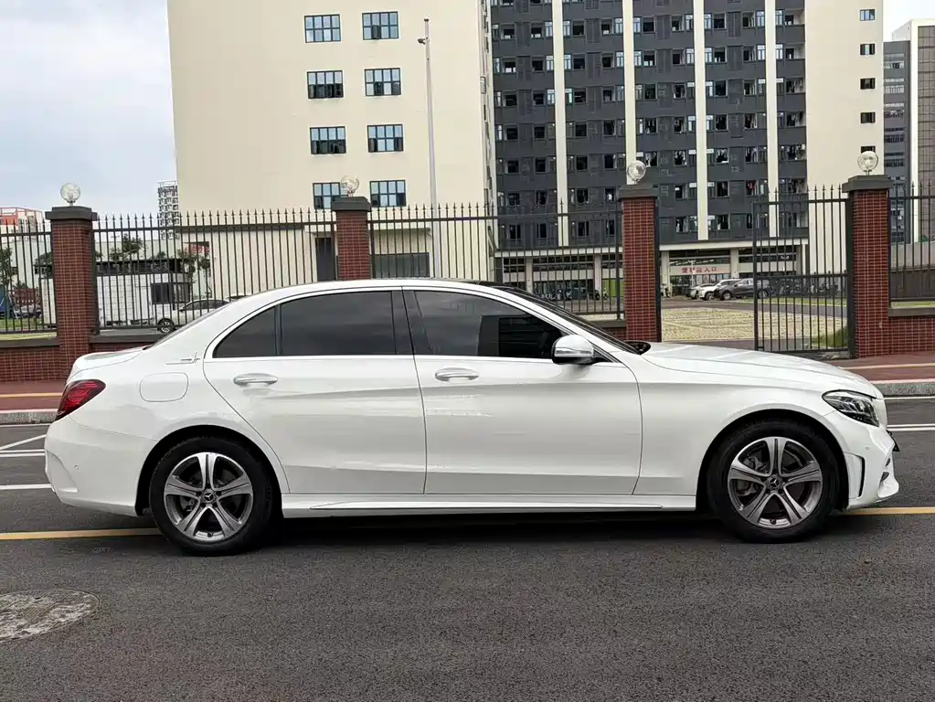 Mercedes-Benz C-Class — миниатюра 4