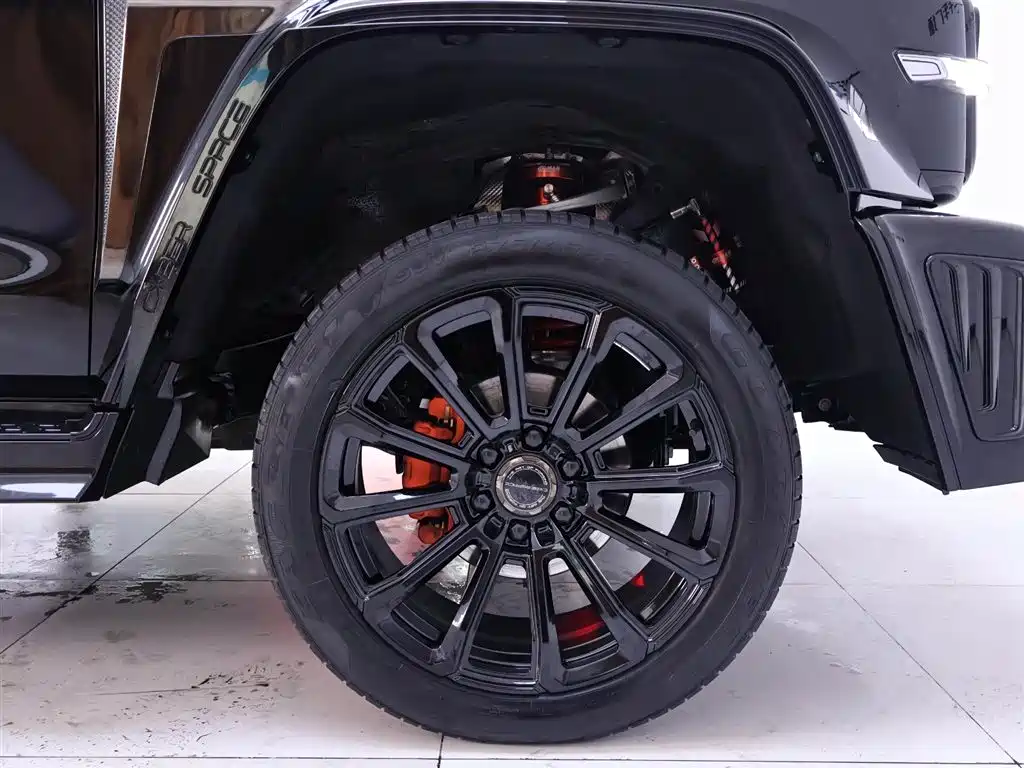 TANK CO CREATION TANK 300