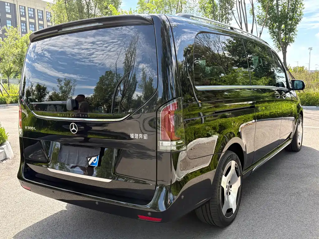 Mercedes-Benz V-Class — миниатюра 17