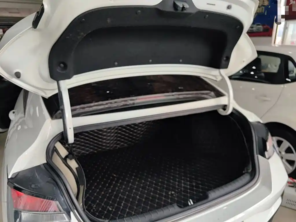 Hyundai Elantra — миниатюра 19