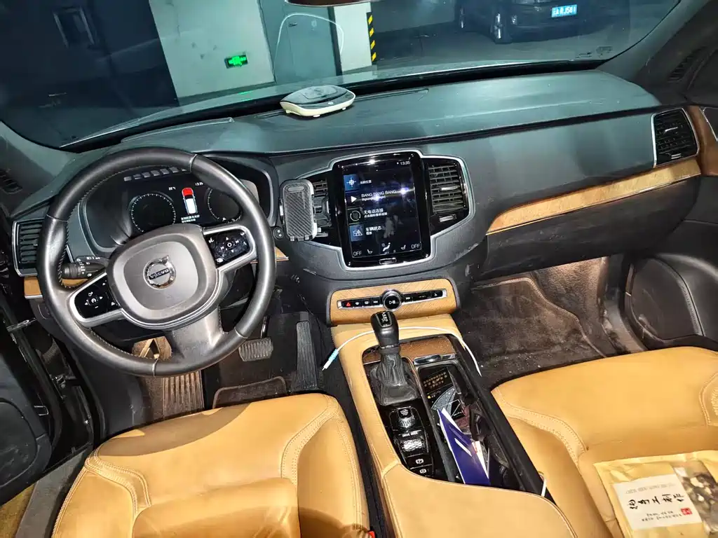 Volvo XC90 — миниатюра 10