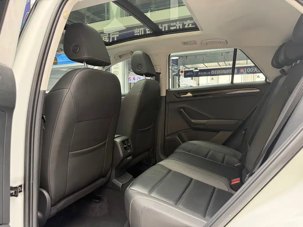 Volkswagen T-Roc — миниатюра 16
