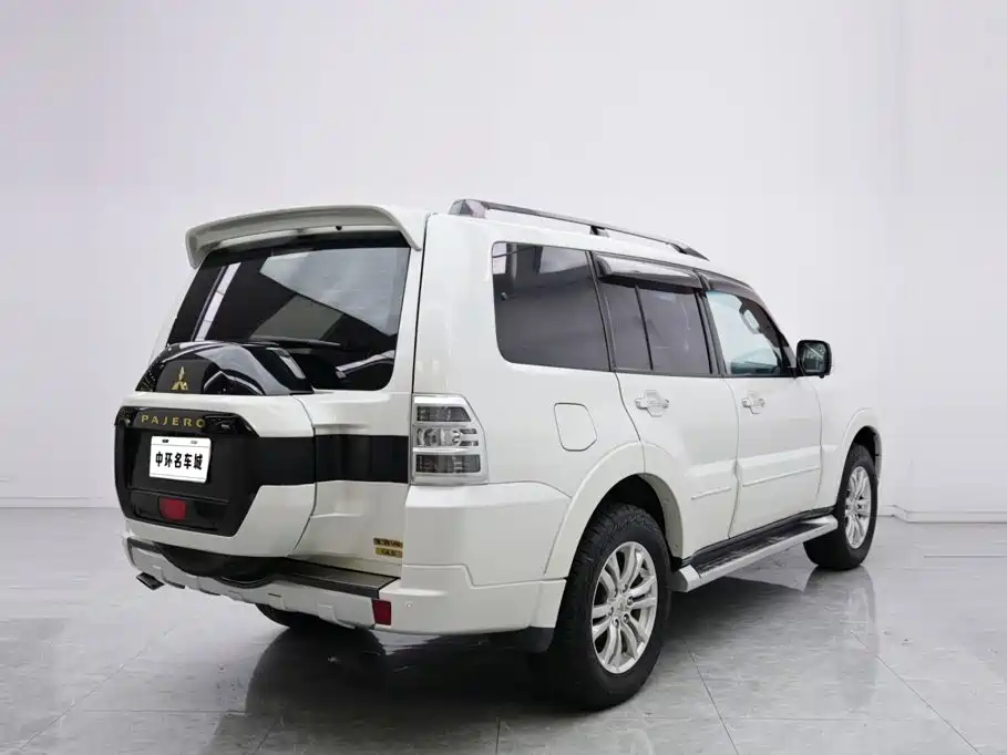 Mitsubishi Pajero (Import) — миниатюра 19