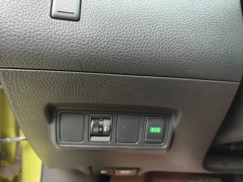 Nissan Tiida — миниатюра 14