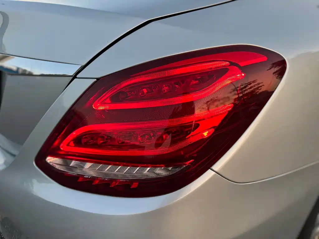 Mercedes-Benz C-Class — миниатюра 13