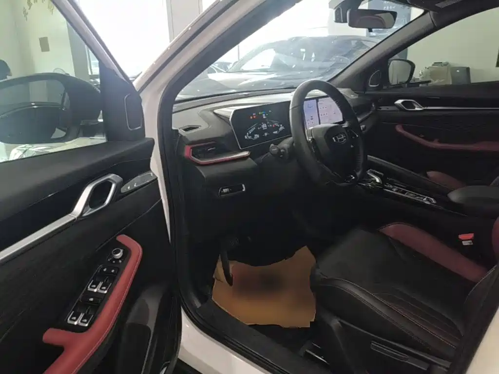Geely Binyue — миниатюра 16