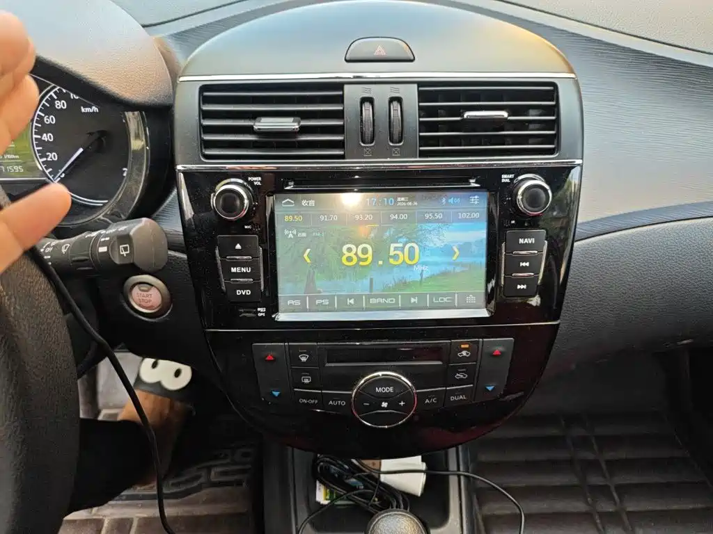 Nissan Tiida — миниатюра 14
