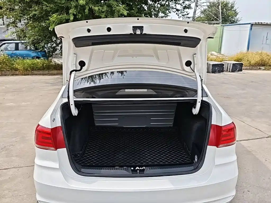 Volkswagen Santana — миниатюра 19