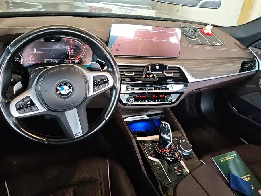BMW 5 Series — миниатюра 12