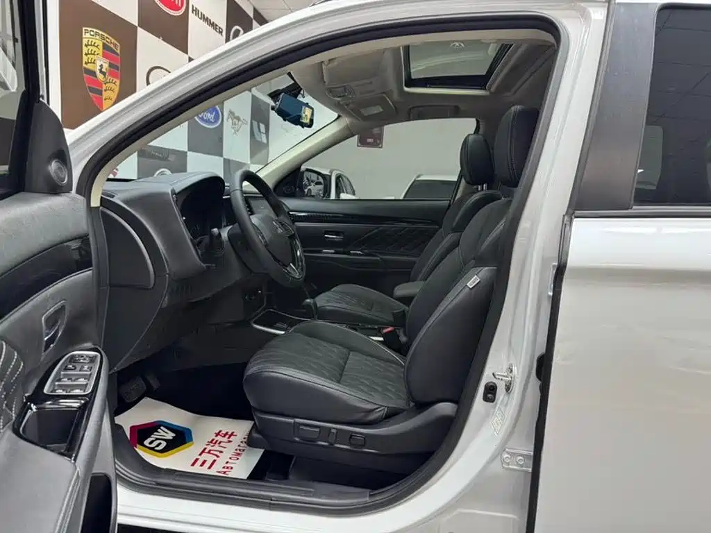 Mitsubishi Outlander — миниатюра 7