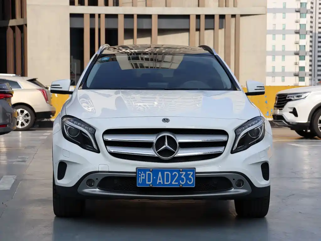 MERCEDES-BENZ GLA