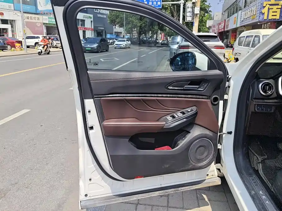 Wey Wey VV5 — миниатюра 7