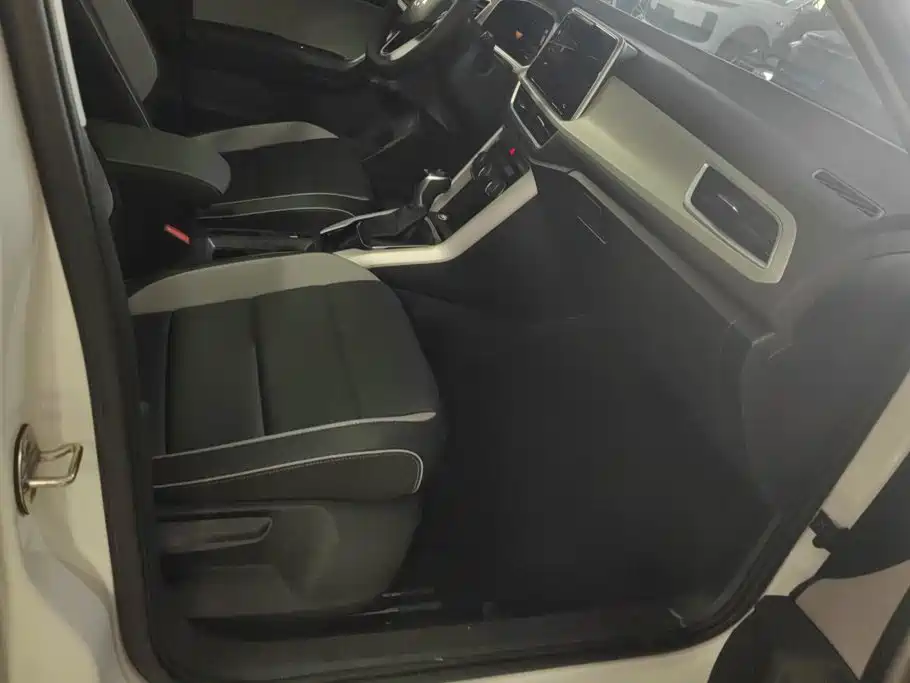Volkswagen T-Roc — миниатюра 8