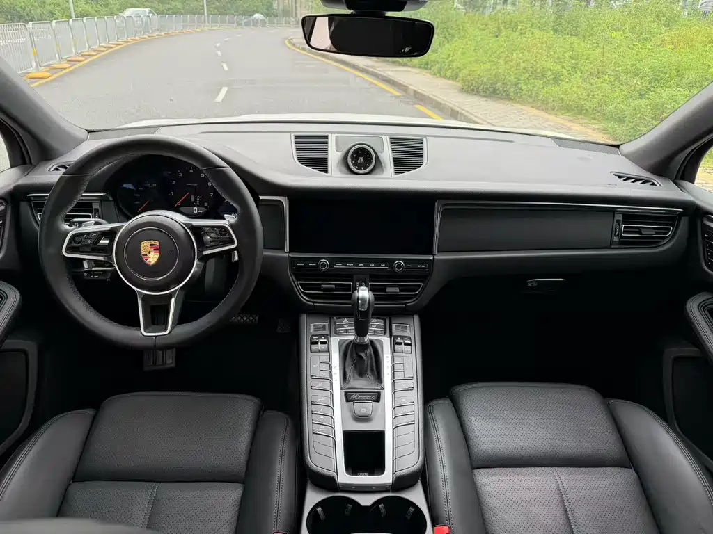 Porsche Macan — миниатюра 7