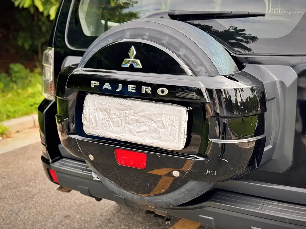Mitsubishi Pajero (Import) — миниатюра 30