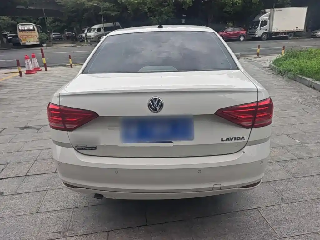 Volkswagen Lavida — миниатюра 6
