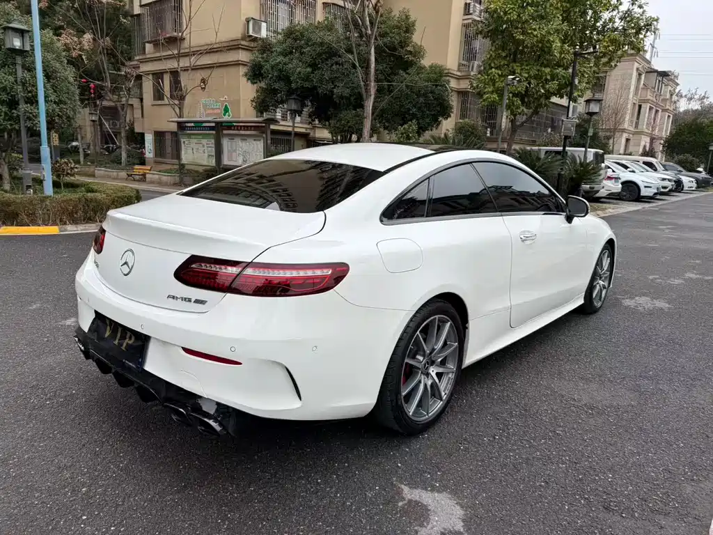 MERCEDES-BENZ E CLASS