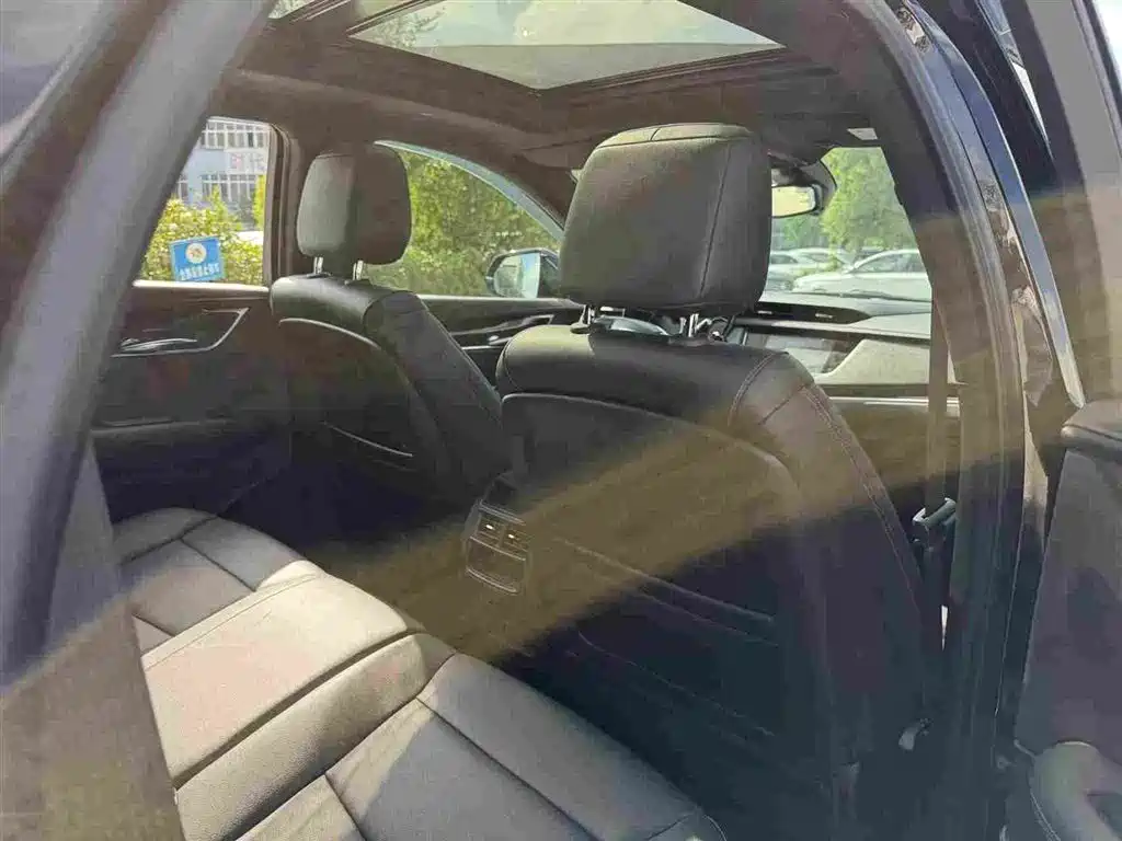 Cadillac XT5 — миниатюра 6
