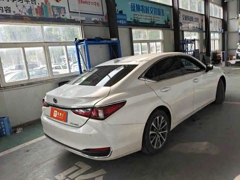 Lexus ES — миниатюра 2