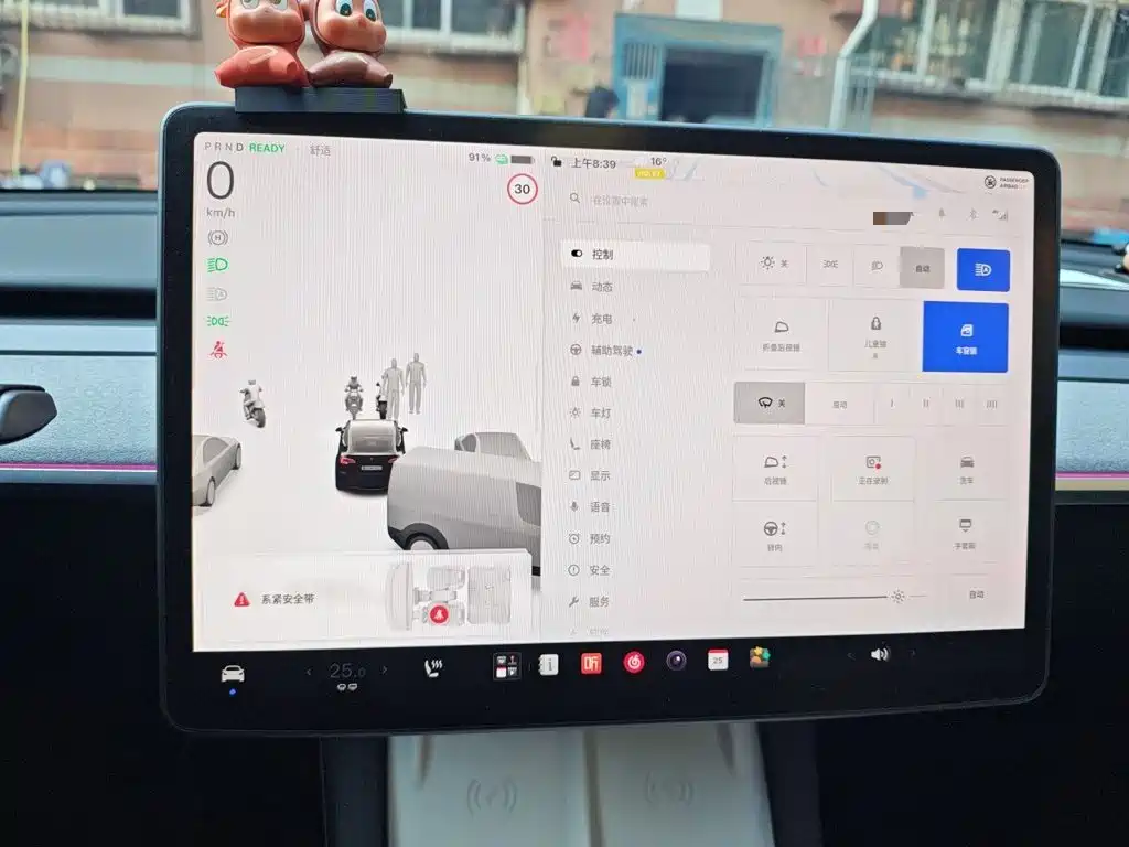 Tesla Model Y — миниатюра 7
