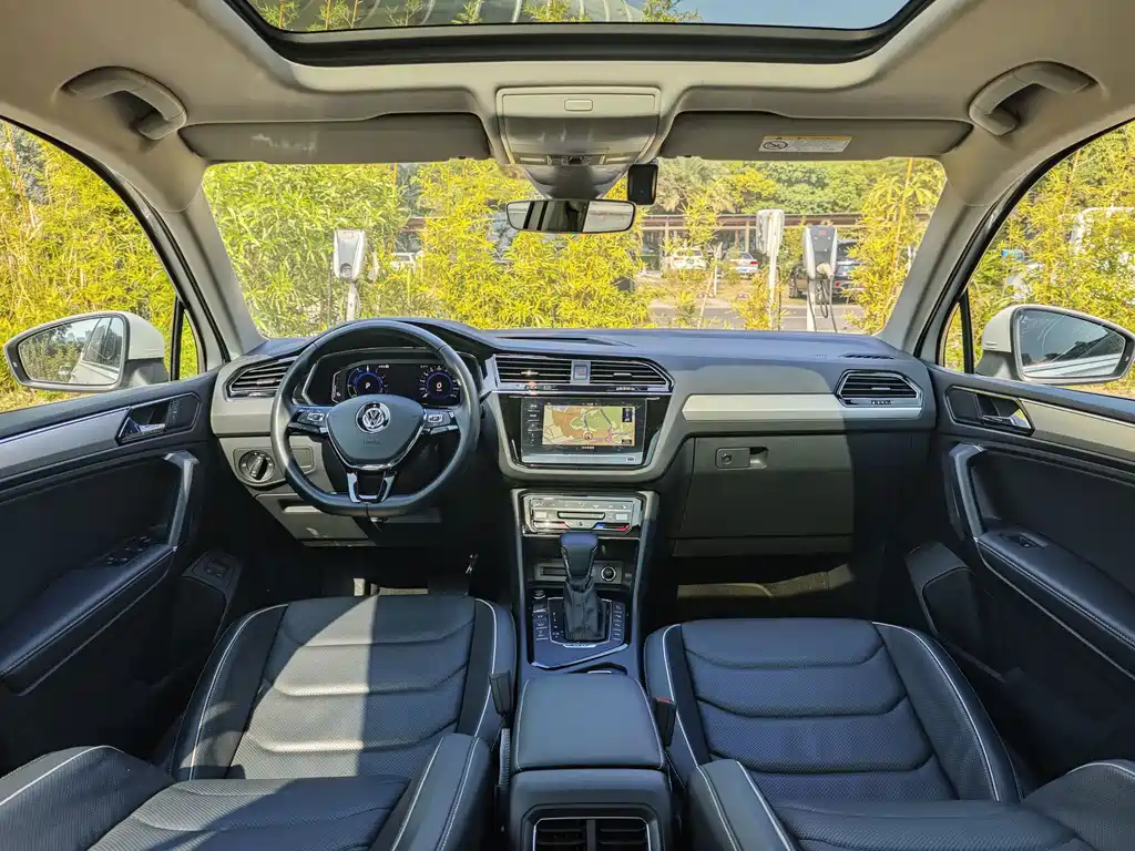 Volkswagen Tiguan L PHEV — миниатюра 8