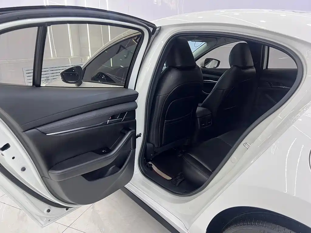 Mazda 3 Axela — миниатюра 12