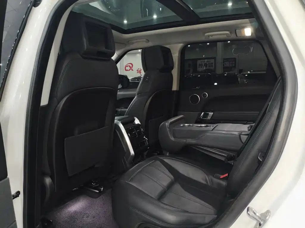Land Rover Sport PHEV — миниатюра 15