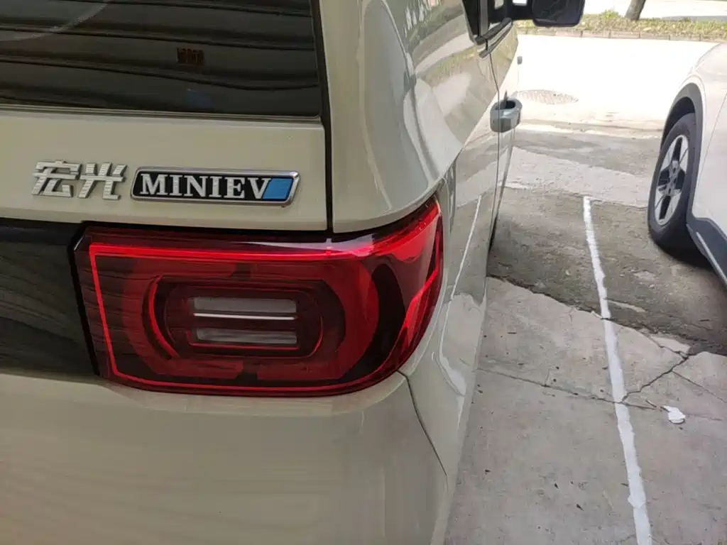Wuling MINIEV — миниатюра 8