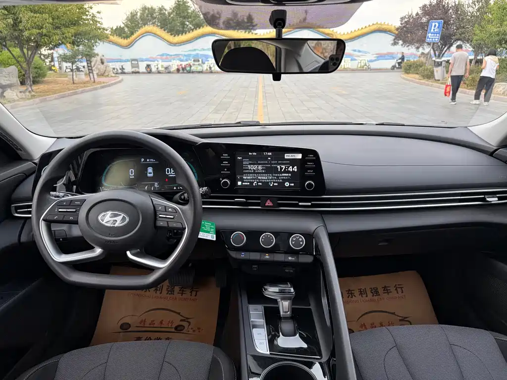 Hyundai Elantra — миниатюра 9