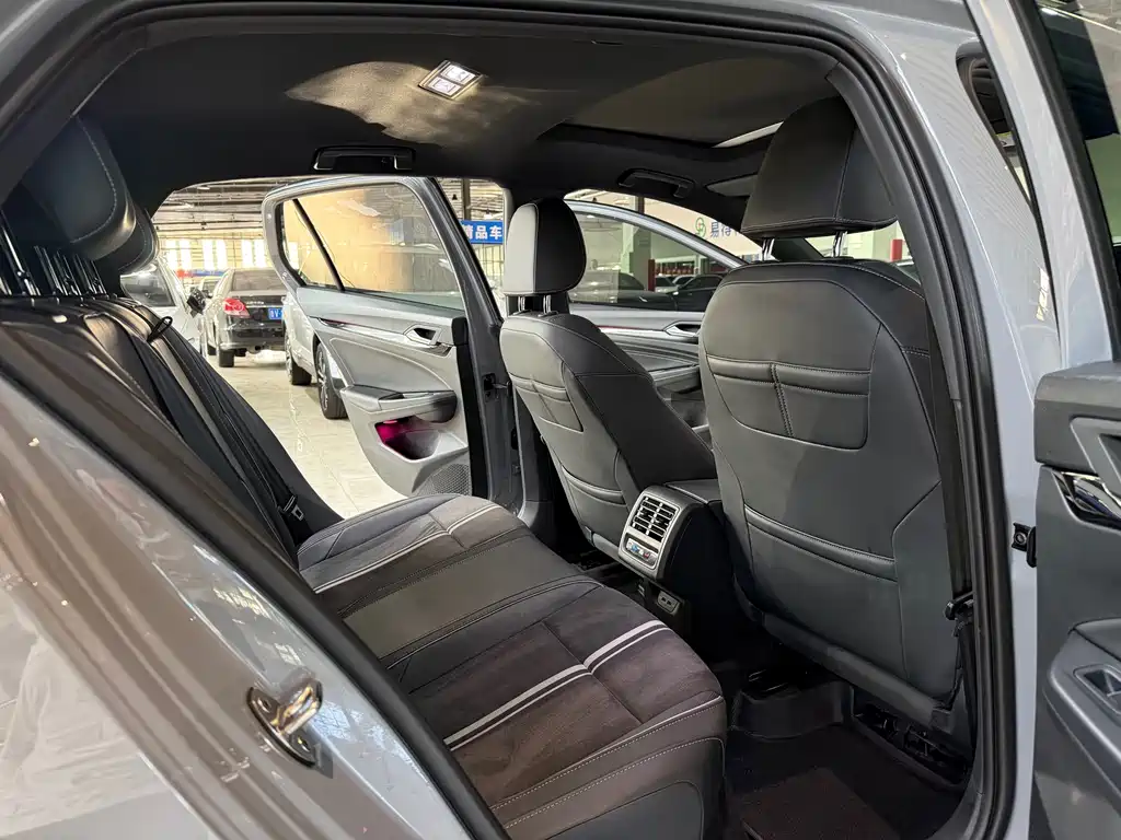 Volkswagen Golf — миниатюра 10