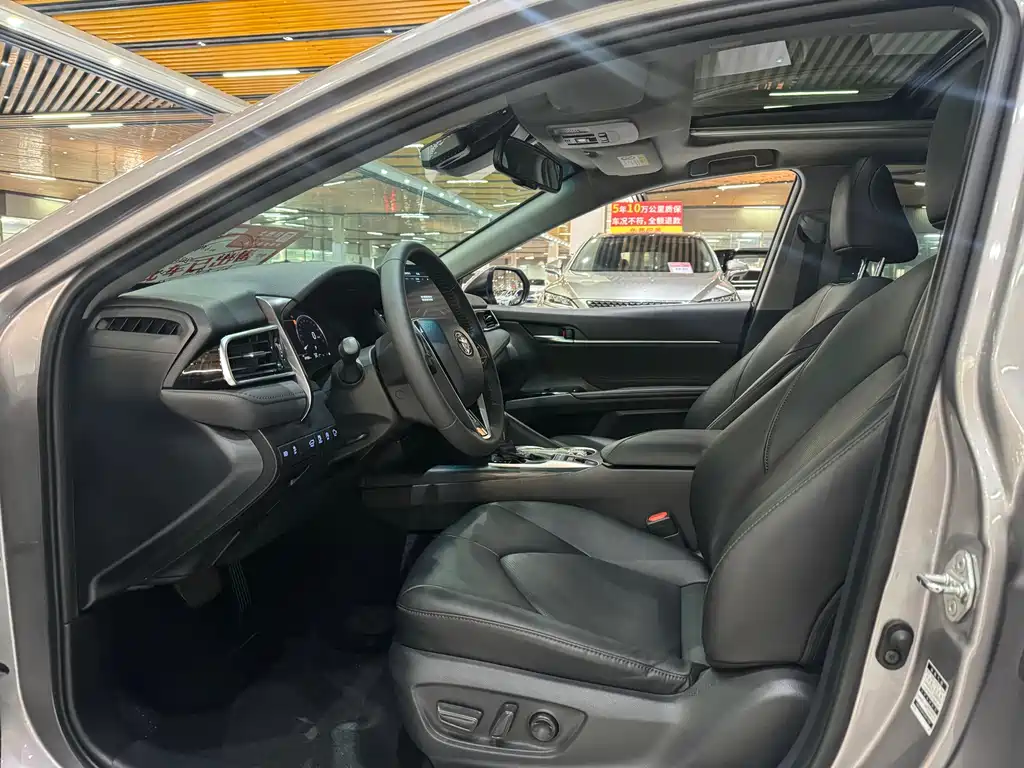 Toyota Camry — миниатюра 4