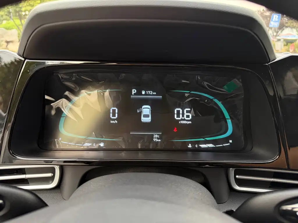 Hyundai Elantra — миниатюра 7