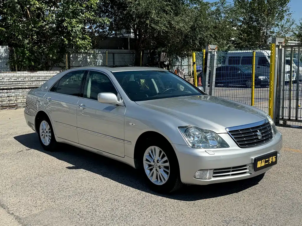 Toyota Crown — миниатюра 2