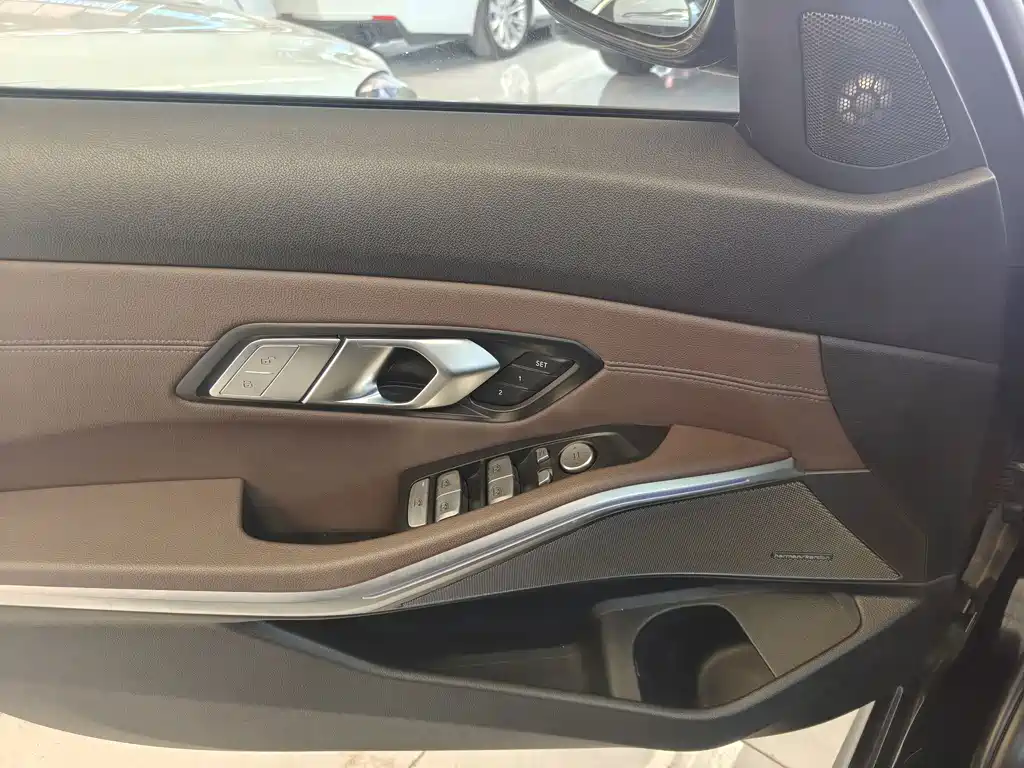 BMW 3 Series — миниатюра 13