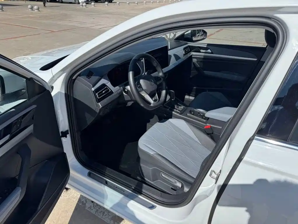 Volkswagen Lavida — миниатюра 3