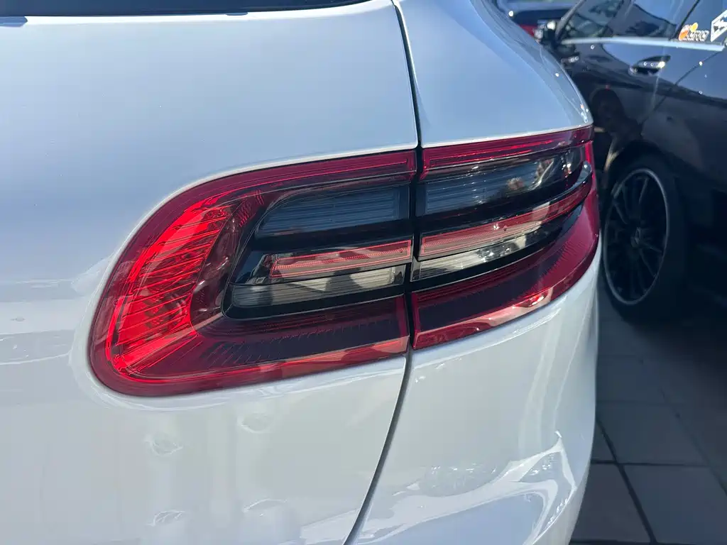 Porsche Macan — миниатюра 12