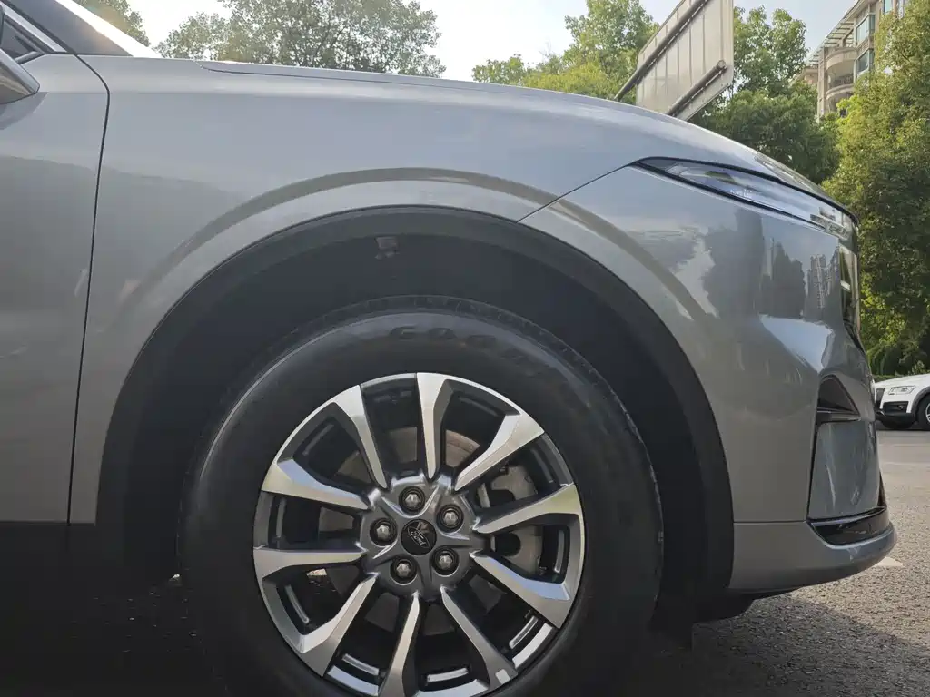 Ford Edge 2023 L 2.0T EcoBoost мест Luxury