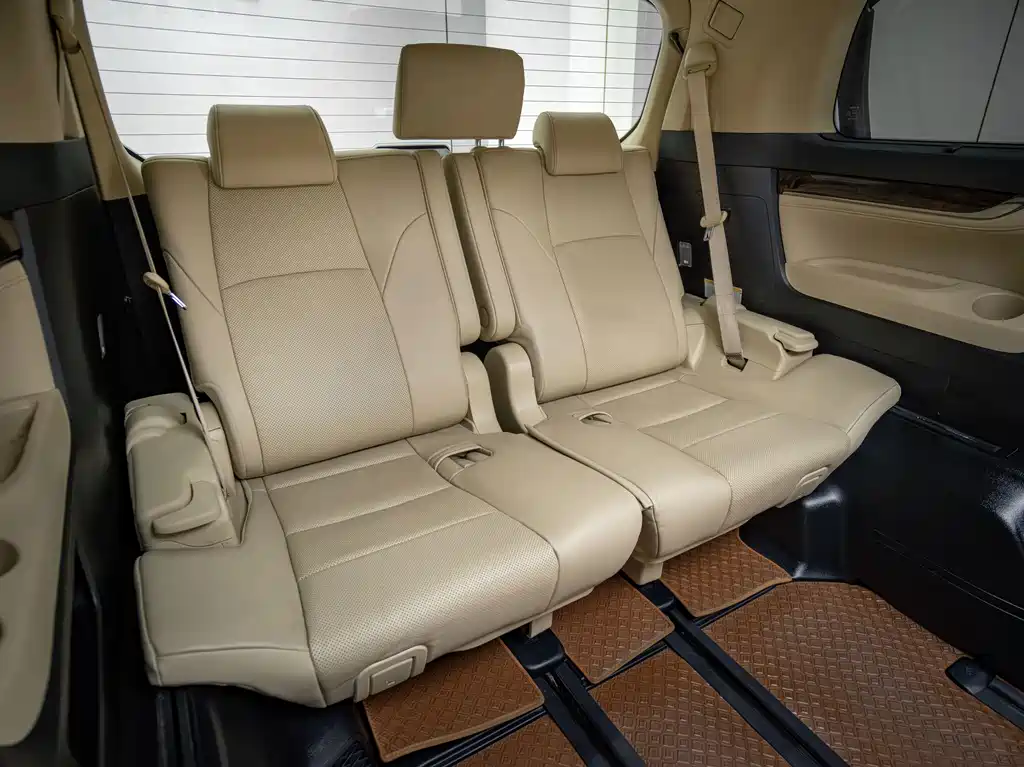 Toyota Alphard — миниатюра 19