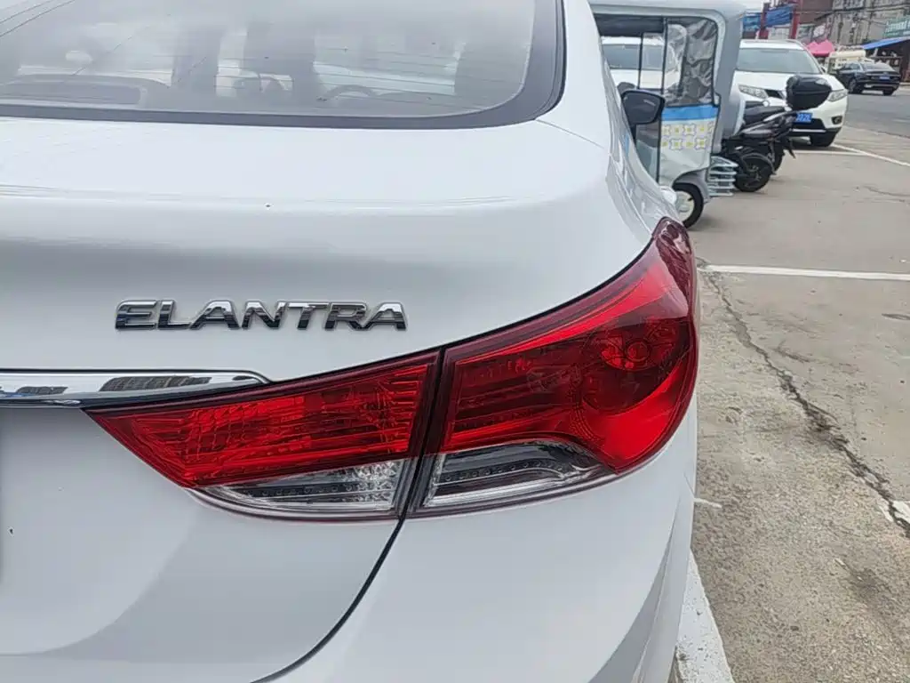 Hyundai Elantra Langdong — миниатюра 8