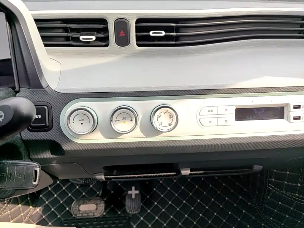 Wuling MINIEV — миниатюра 13