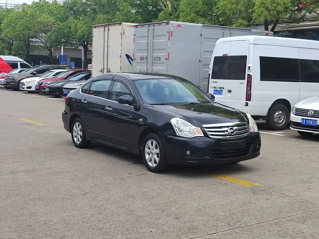 Nissan Sylphy 2016 1.6XE MT Lead