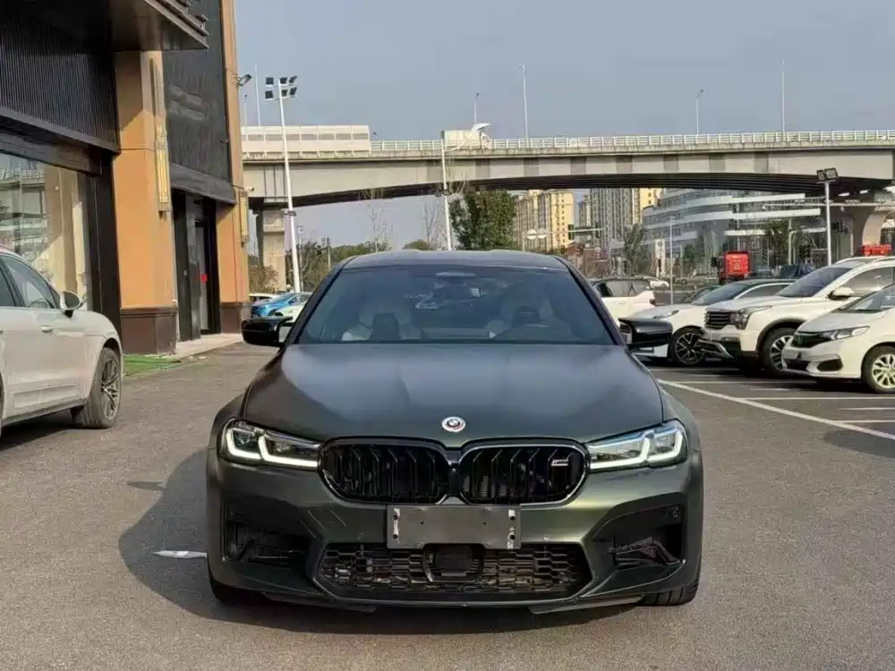 BMW  M5